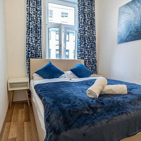 Modern Comforts: Chic Studio Apt Centrally Located Вена Экстерьер фото