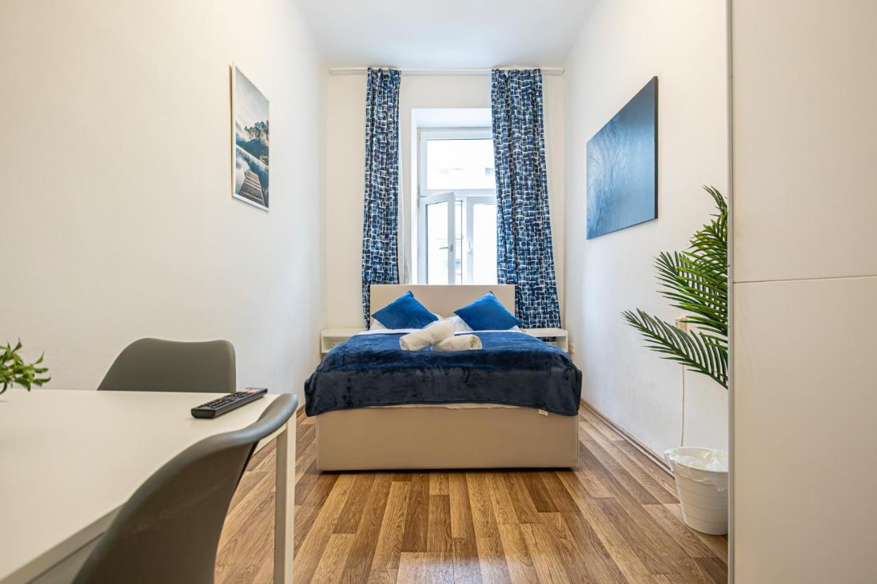 Modern Comforts: Chic Studio Apt Centrally Located Вена Экстерьер фото