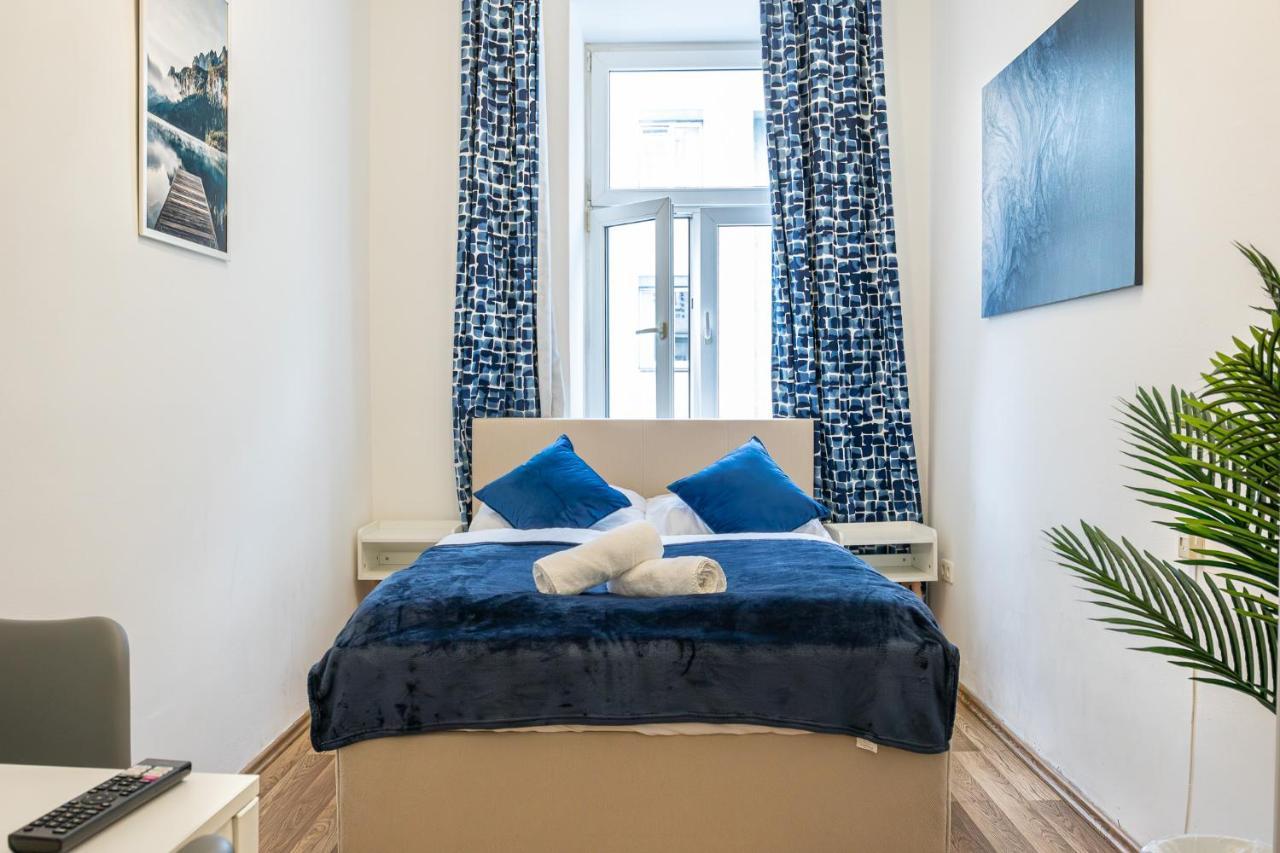 Modern Comforts: Chic Studio Apt Centrally Located Вена Экстерьер фото